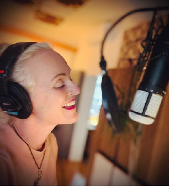 Liv Kristine releases new studio album ‘Amor Vincit Omnia’ on April 25th 2025 on Metalville Records