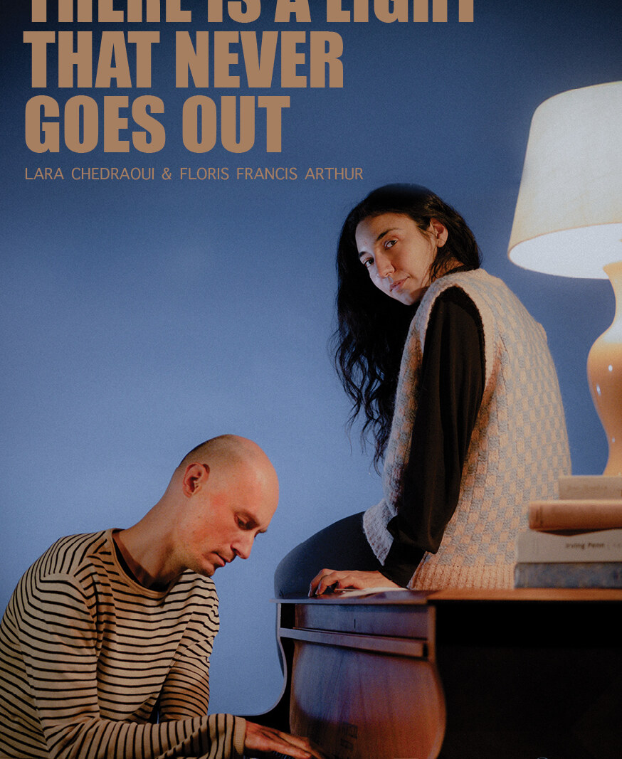 Lara Chedraoui en Floris De Decker presenteren There is a light that never goes out