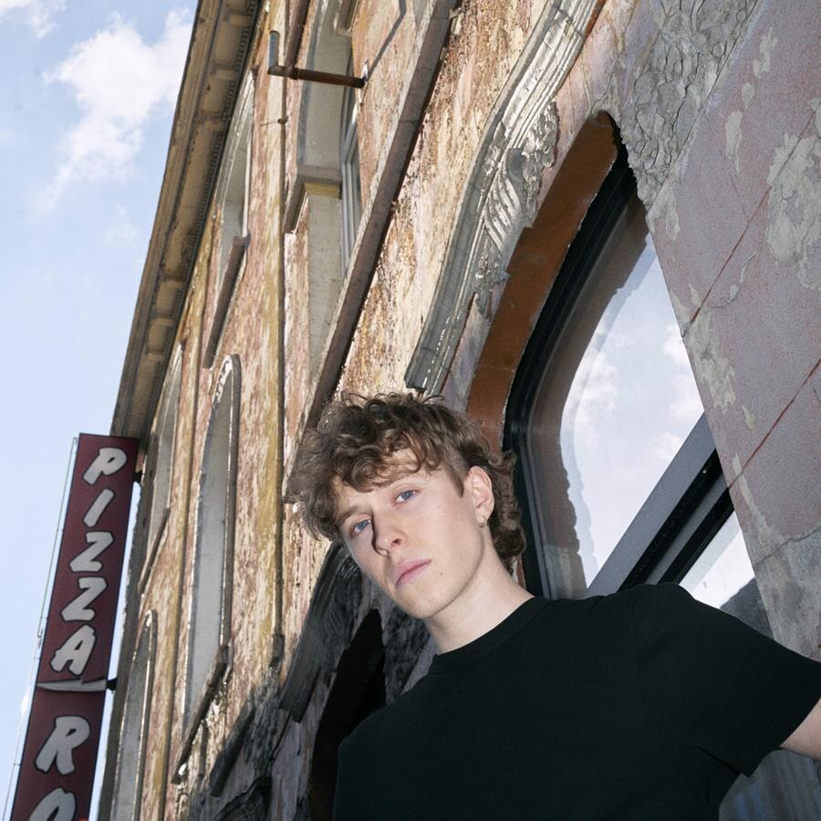 Arend Delabie lanceert Stain | een bijzonder songwriting talent