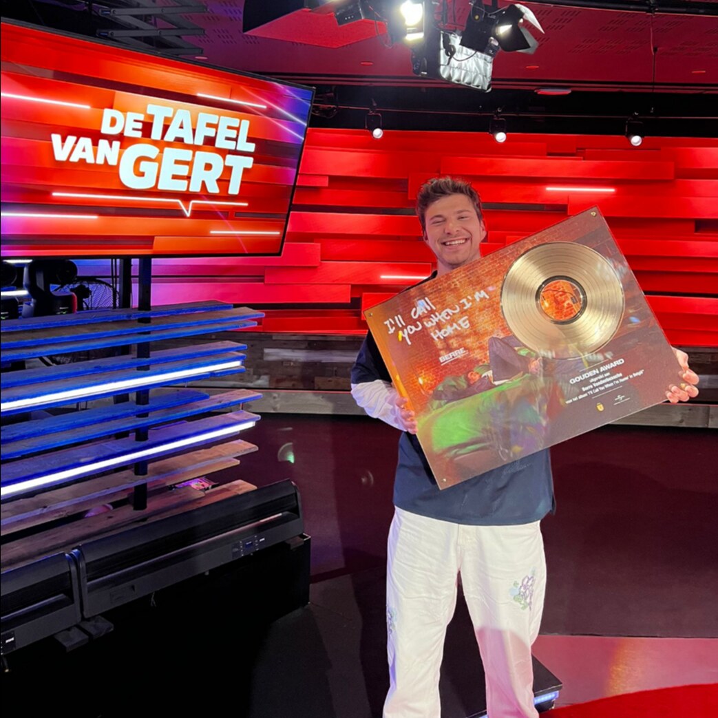 Berre ontvangt gouden award voor debuutalbum ‘I’ll Call You When I’m Home’