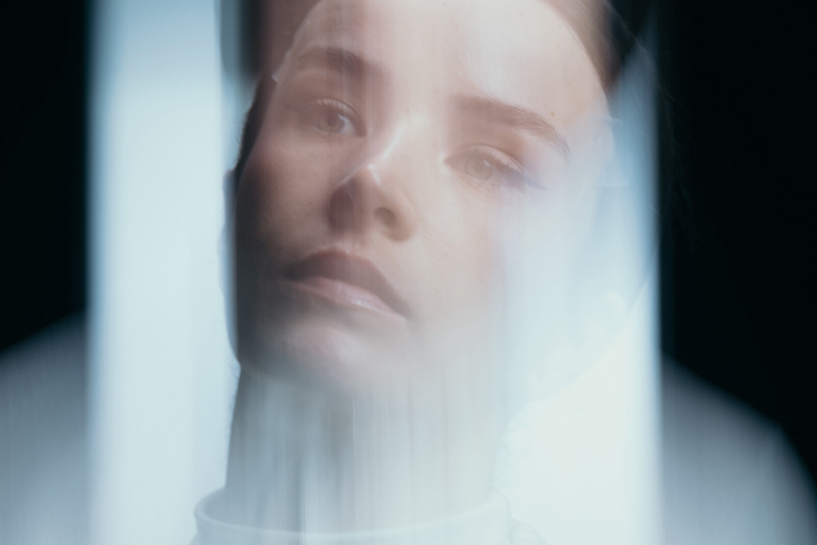 Ela Minus Releases New Single & Video 'UPWARDS' - New Album 'DIA' out 17 January via Domino