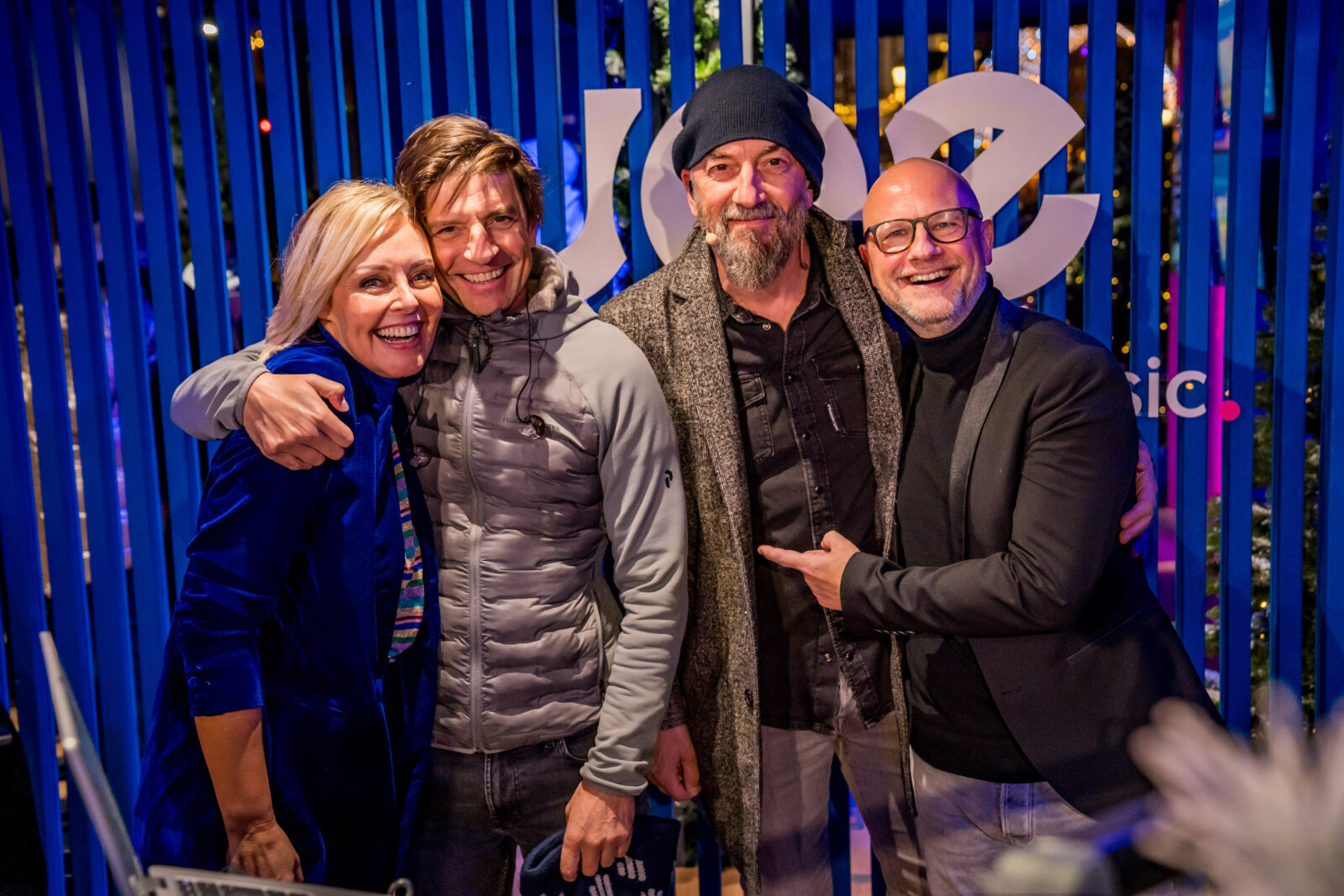 Clouseau en JOE-dj’s Raf en Rani openen het spectaculair vernieuwde JOE Christmas House
