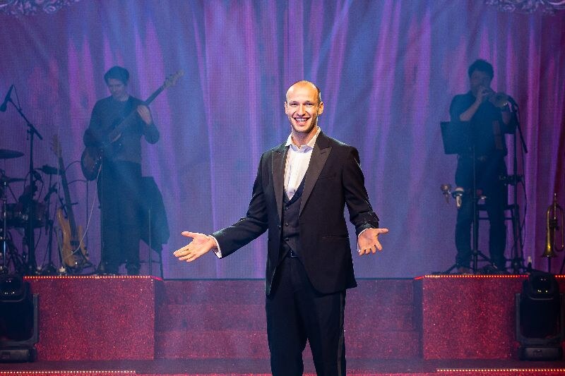 Peter Van de Velde tijdelijk niet te zien in Winterrevue – Music Maestro