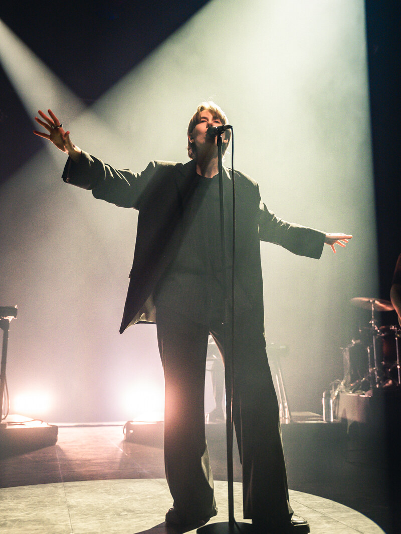 Whispering sons @ AB: duisternis en lage tonen
