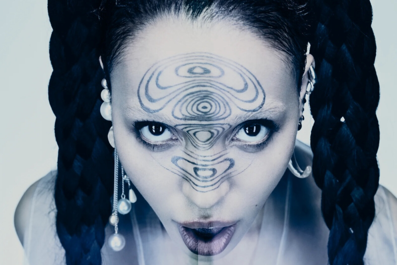FKA twigs speelt op zaterdag 15 maart 2025 in Les Halles de Schaerbeek