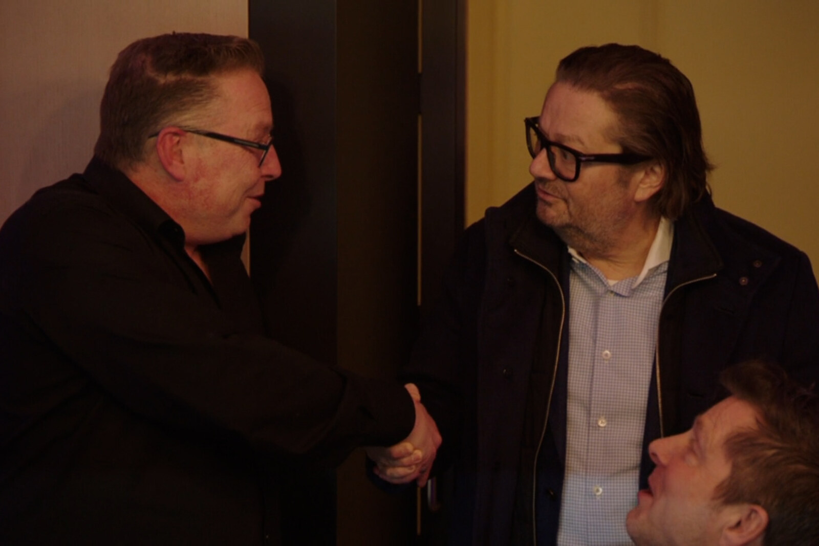 Voorzitter Peter strikt Marc Coucke voor eigen jeugdproject tijdens vipdiner Anderlecht: “Stuur mij een WhatsApp en dan beginnen we.”