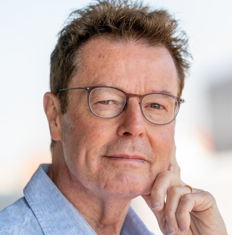 Ondernemer-auteur Johan Van den Driessche is overleden