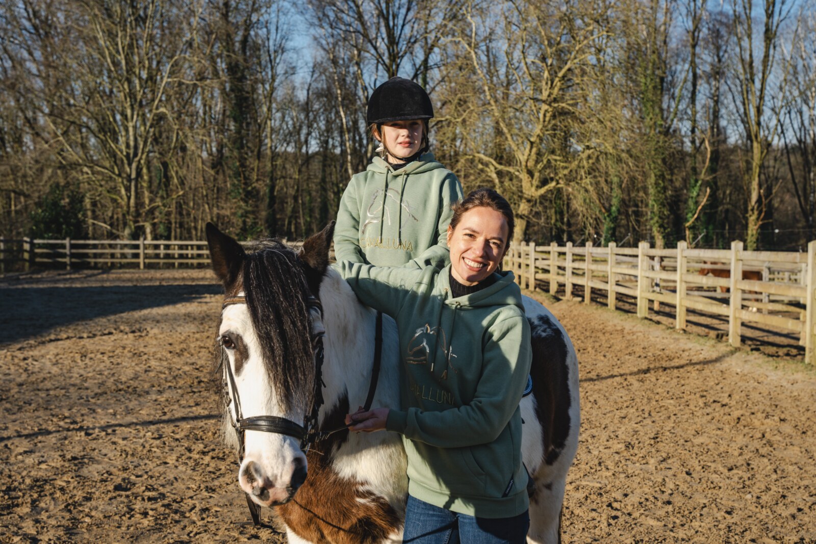 Stephanie Planckaert en dochter Elara in galop in naar Cavalluna!
