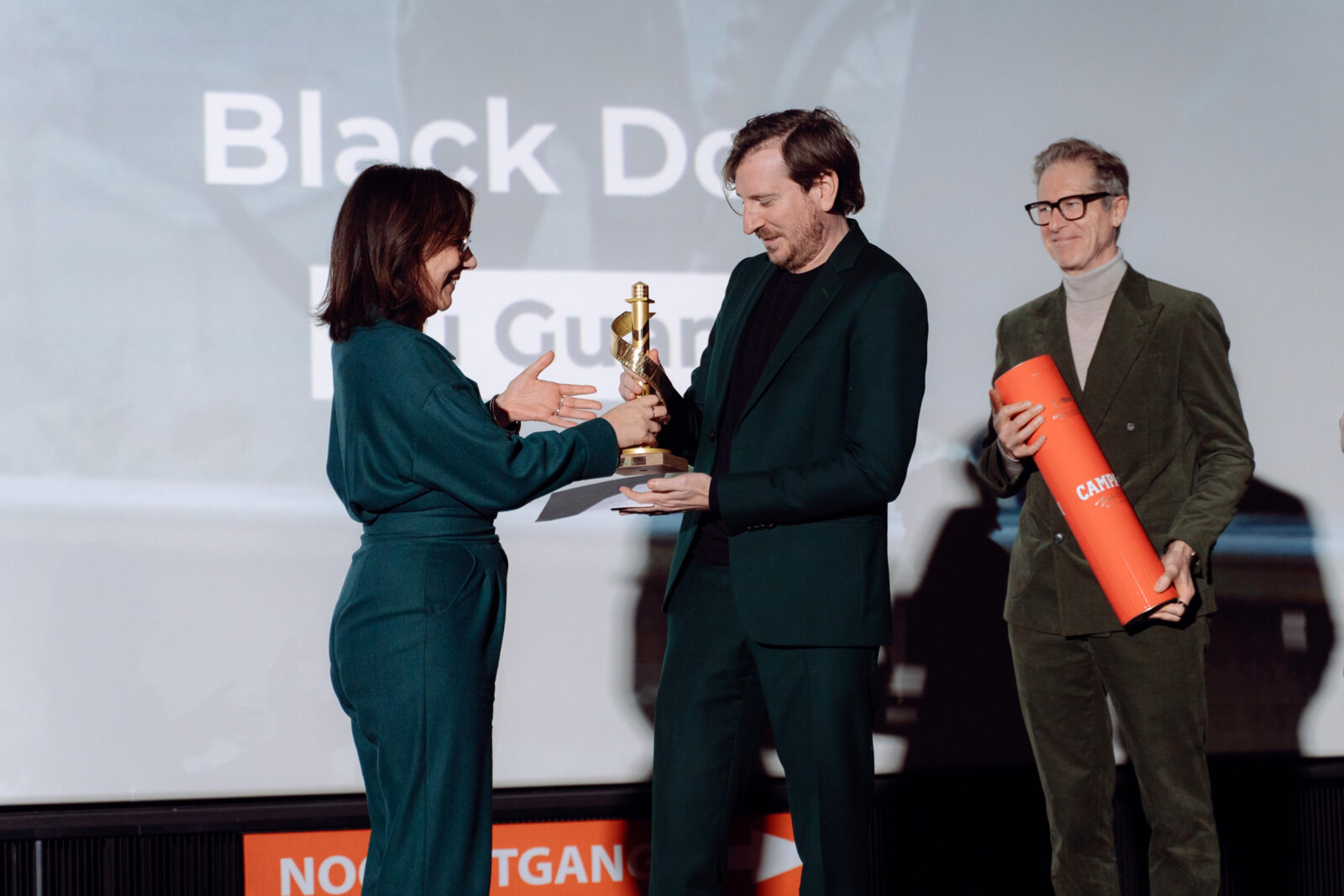 ‘Black Dog’ (Guan Hu), ‘Alpha’ (Jan-Willem van Ewijk) en ‘Loveable’ (Lilja Ingolfsdottir) zijn de grote winnaars van Filmfestival Oostende 2025