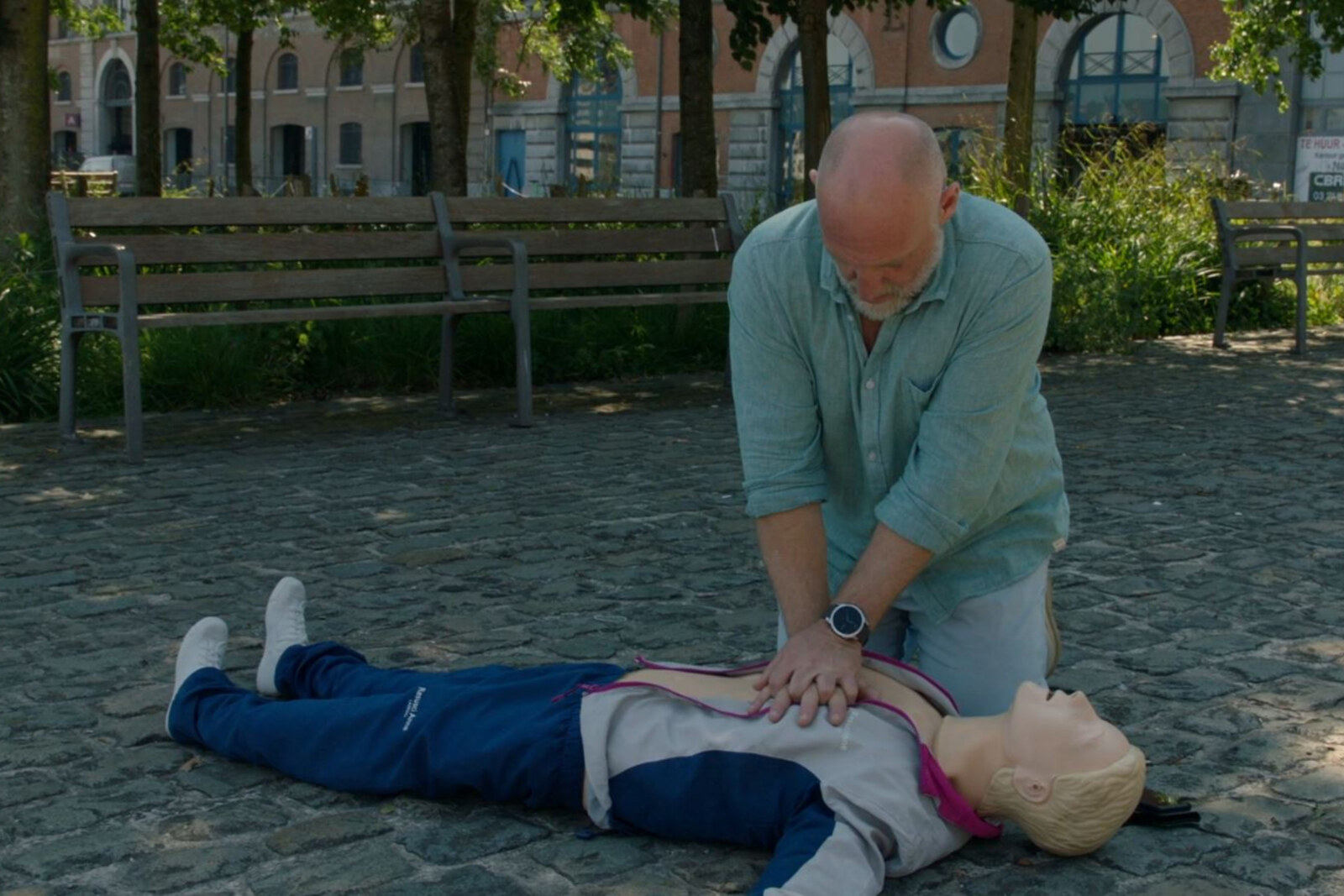 Factcheckers: Is er een levensbedreigend probleem met het systeem van AED’s in ons land?