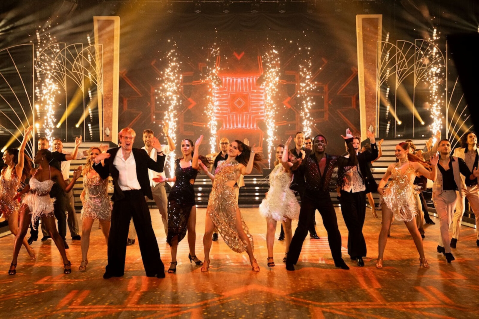 Let’s groove tonight! De eerste dansers geven zich over aan de dansvloer in Dancing with the Stars
