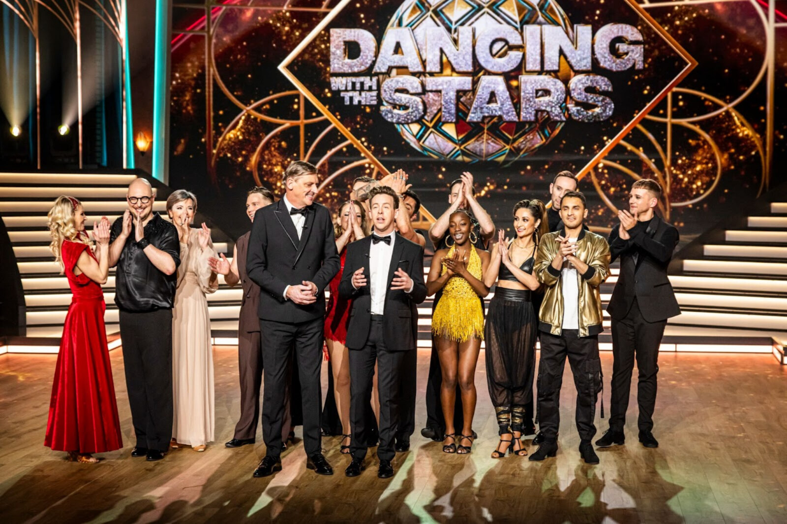 Tweede groep dansers gooit de benen los in Dancing with the Stars
