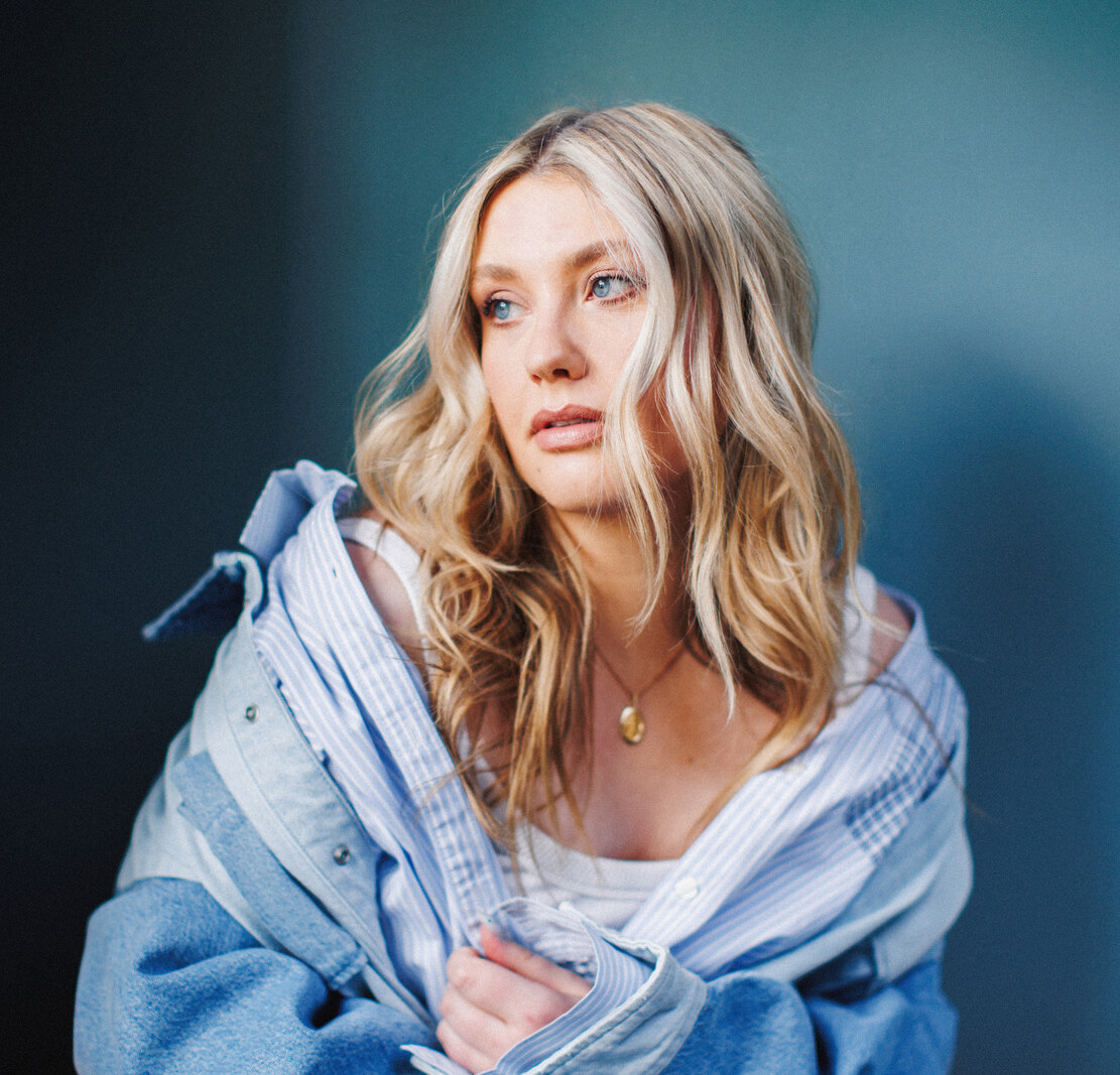 Ella Henderson en Breland werken samen op ‘One Door Closes’