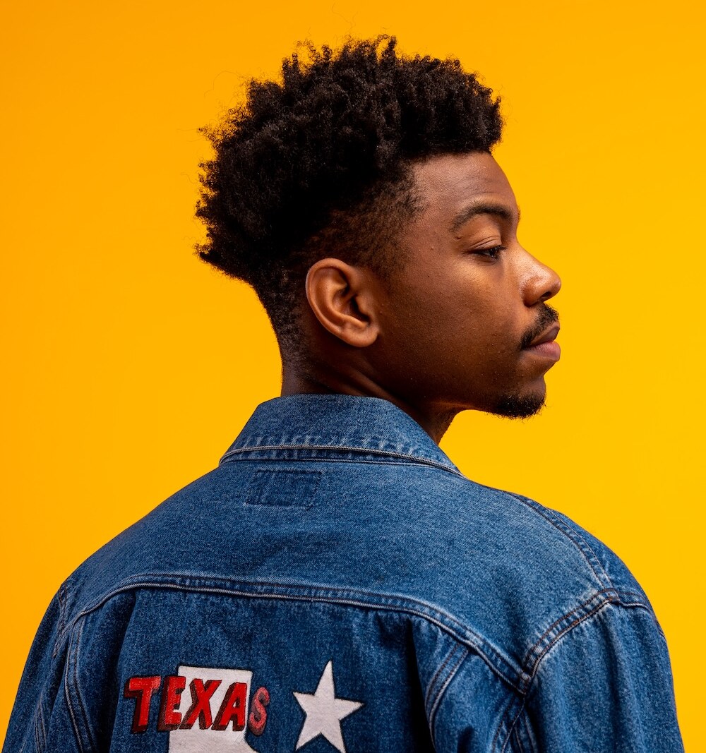 Texas Soul Artist Kelvin Thomas Shares Acoustic Anthem "Need Me Call Me"