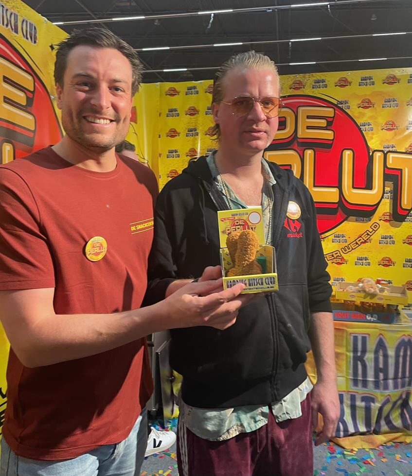 Kamping Kitsch Club lanceert fallusvormige frituursnack ‘De Perlut’