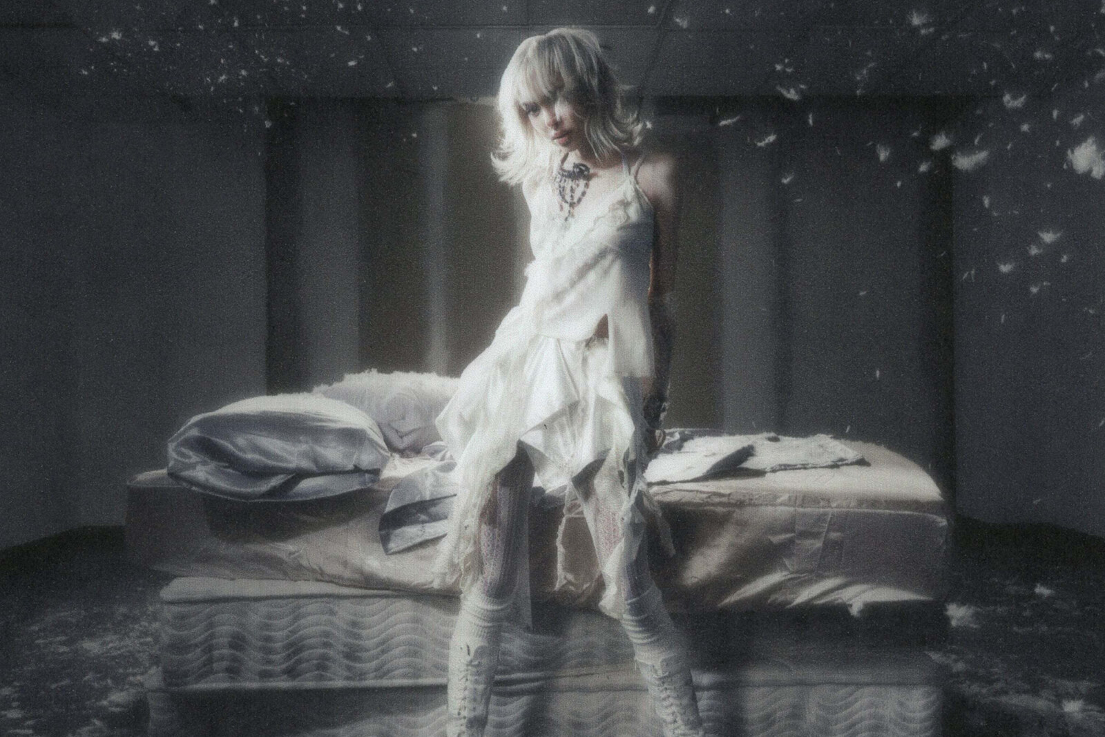 Sophie Powers is back with her latest single, "move with me."