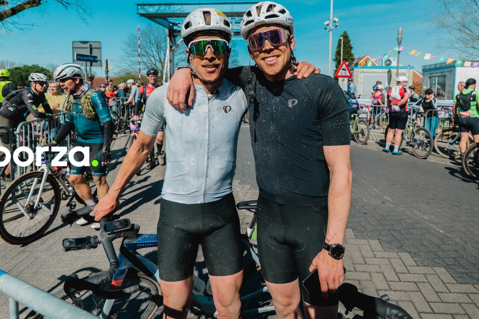 Bert De Backer en Bavo Mortier trappen samen naar het WK gravel in nieuwe Sporzareeks Graaf op VRT MAX