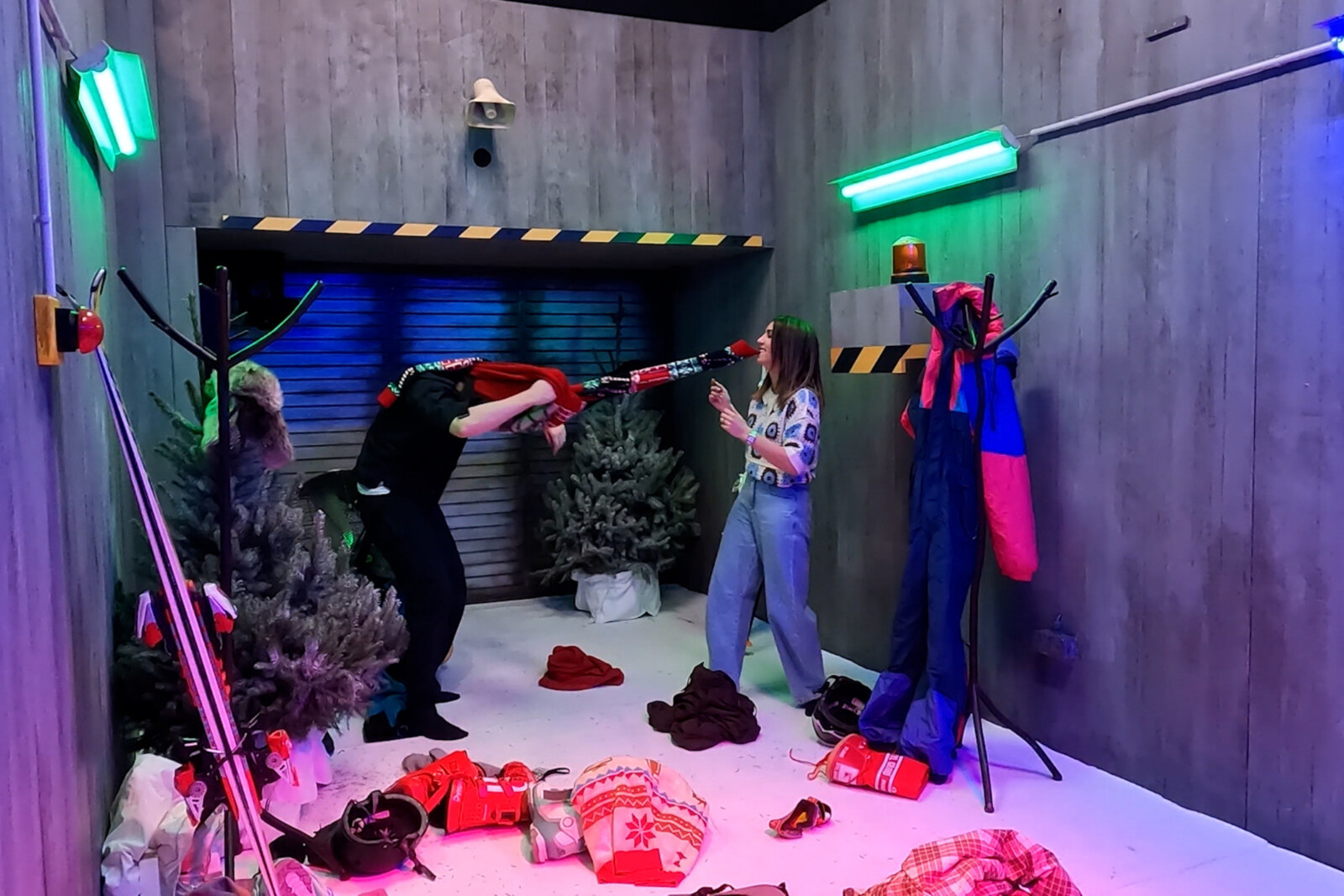 Après ski-party in Jerooms parkeergarage zorgt voor ergernis bij kandidaten: "Wat een rotzak!"