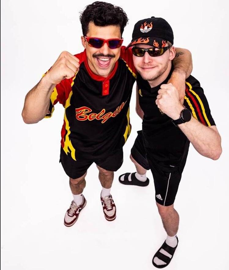 Het energiek duo ‘Omdat Het Kan & Average Rob’ bestijgt het podium van Pennenzakkenrock