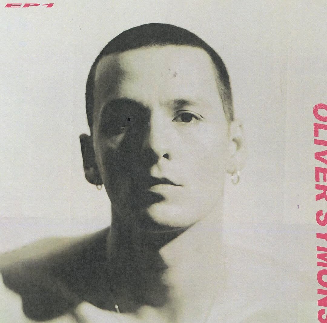 Oliver Symons lanceert nieuwe EP "Room 74"