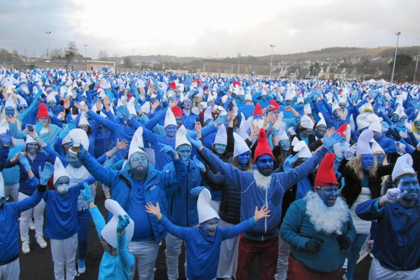 De smurfen de film - wereldrecord voor grootste aantal mensen verkleed als Smurfen op 17/5!