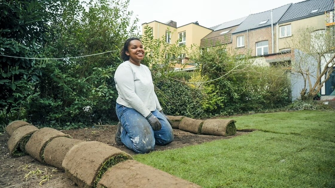 Ashley wordt afge(gras)mat in Huis Gemaakt