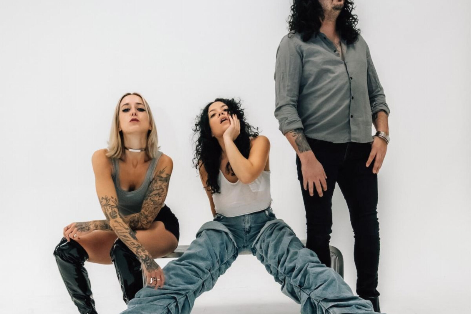 Chicago psych rock trio Daisychain stay afloat on rip-roaring "Rivers" & video out now