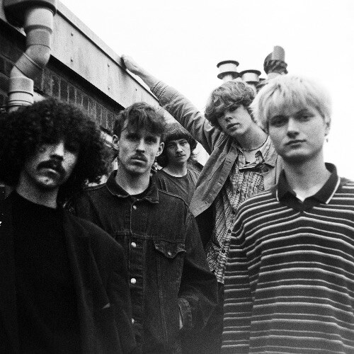 Post-punk band Fit brengt debuut-EP Miracles Might Happen uit