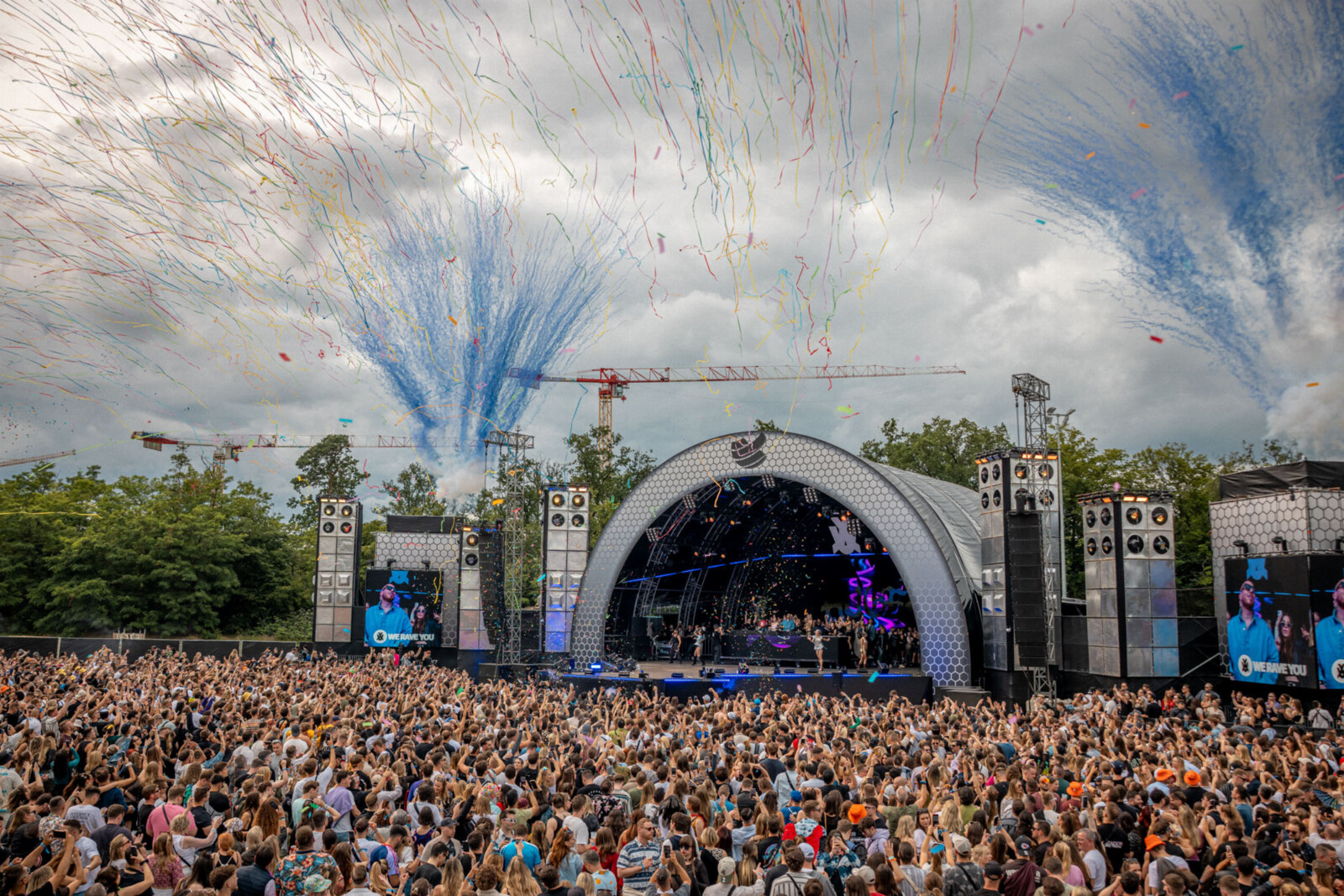 World Club Dome Fascinating Opening of the Festival Summer with Nearly 150,000 Visitors