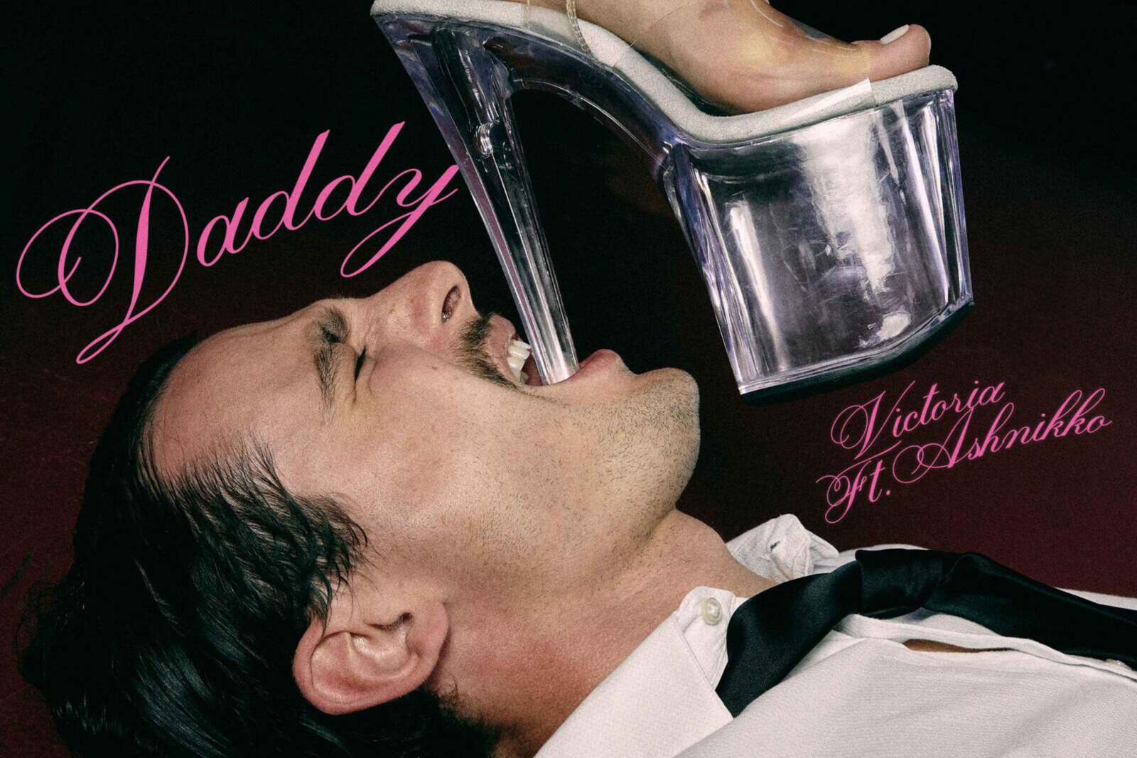 Victoria, Ashnikko releases "DADDY"