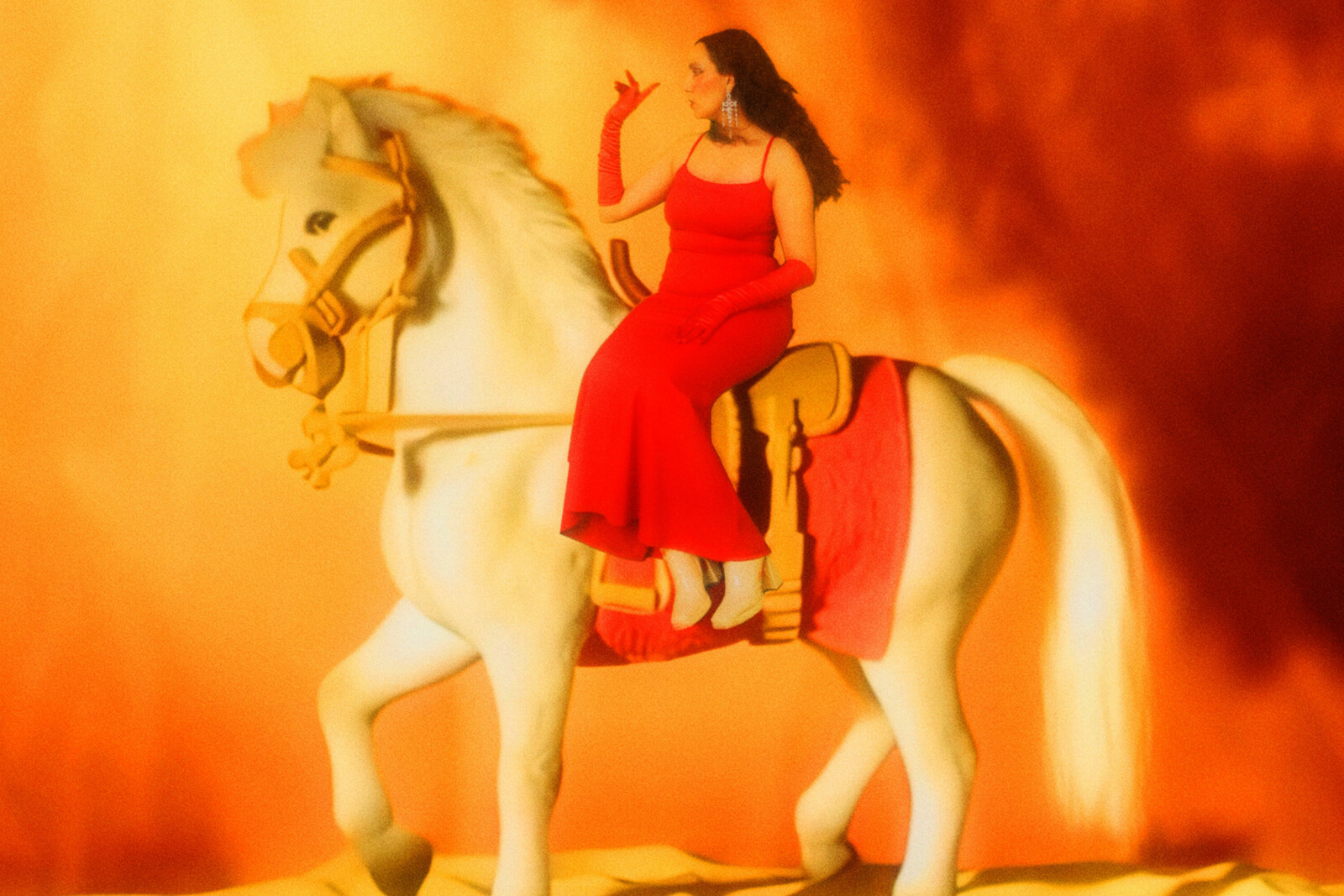 Sarah Maison – New Single & Music Video 'Exister'