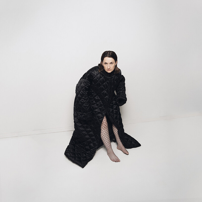 Bonander releases new single "Apathy" – a dark art pop protest against indifference