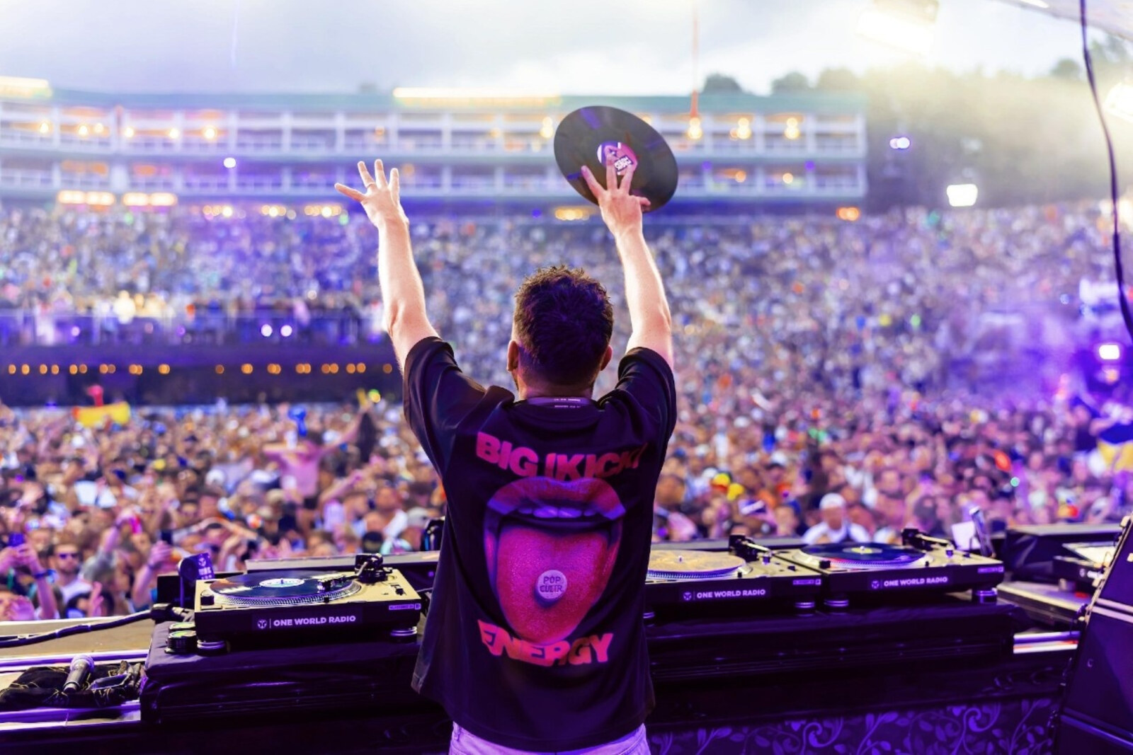 Dimitri Vegas revives the art of vinyl DJing with Tomorrowland 2025 set – available now on YouTube