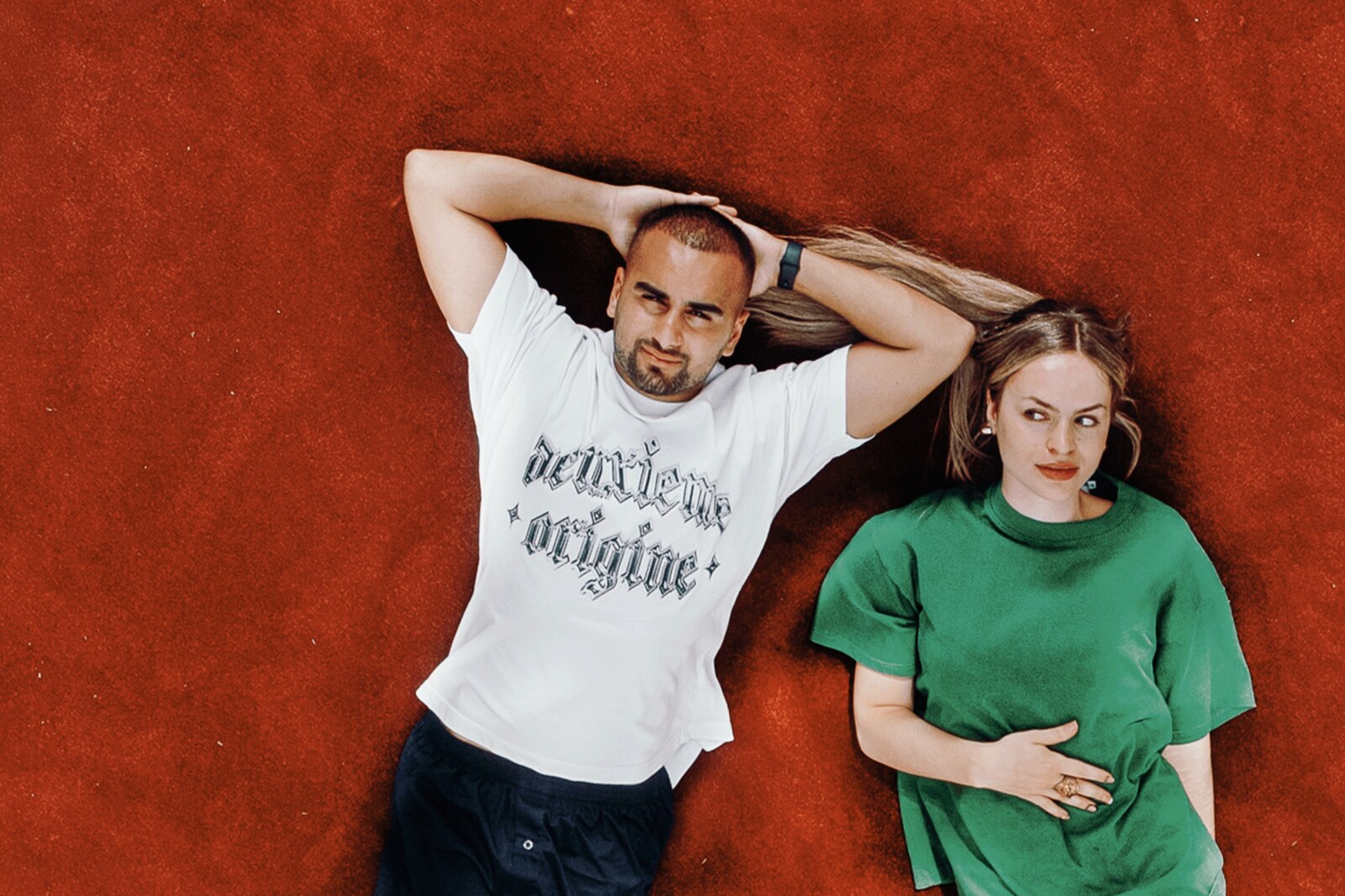 Van Instagram Juice tot Julius Caesar: VRT MAX lanceert podcast Opnieuw & Opnieuw met Anna-Livia Smekens en Ayoub Hassani