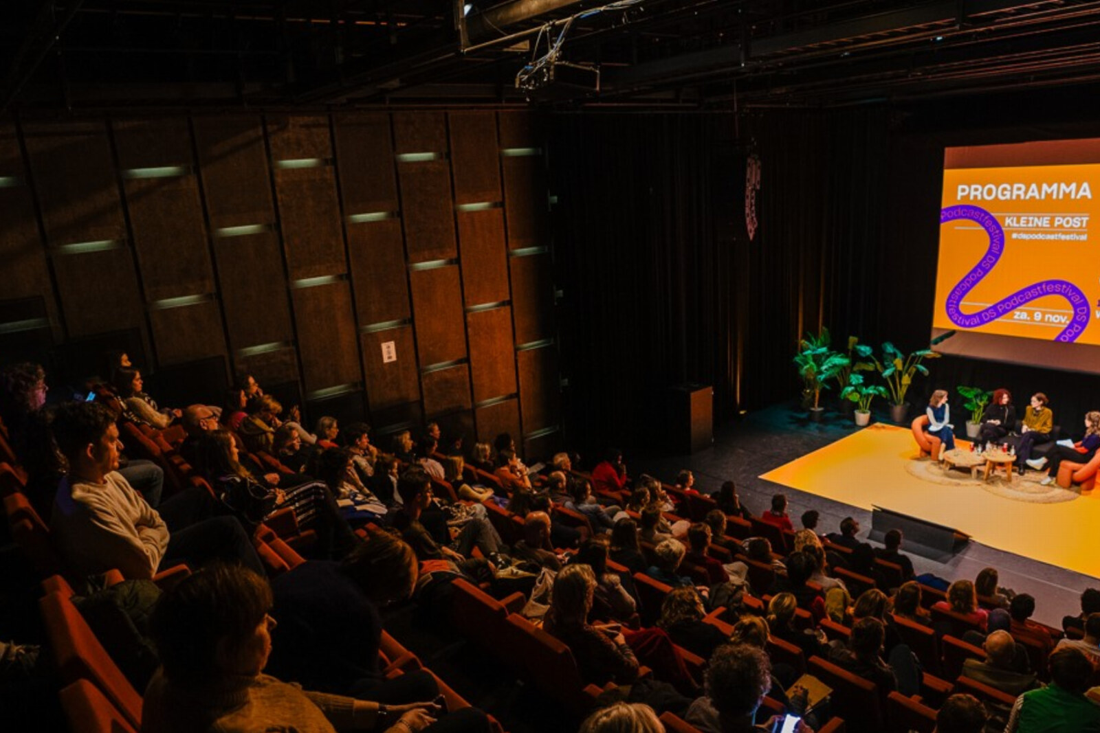 Ook Zwangere Guy, Emilie De Roo, Wim Willaert, Eefje de Visser en Bart Cannaerts op 4de DS Podcastfestival