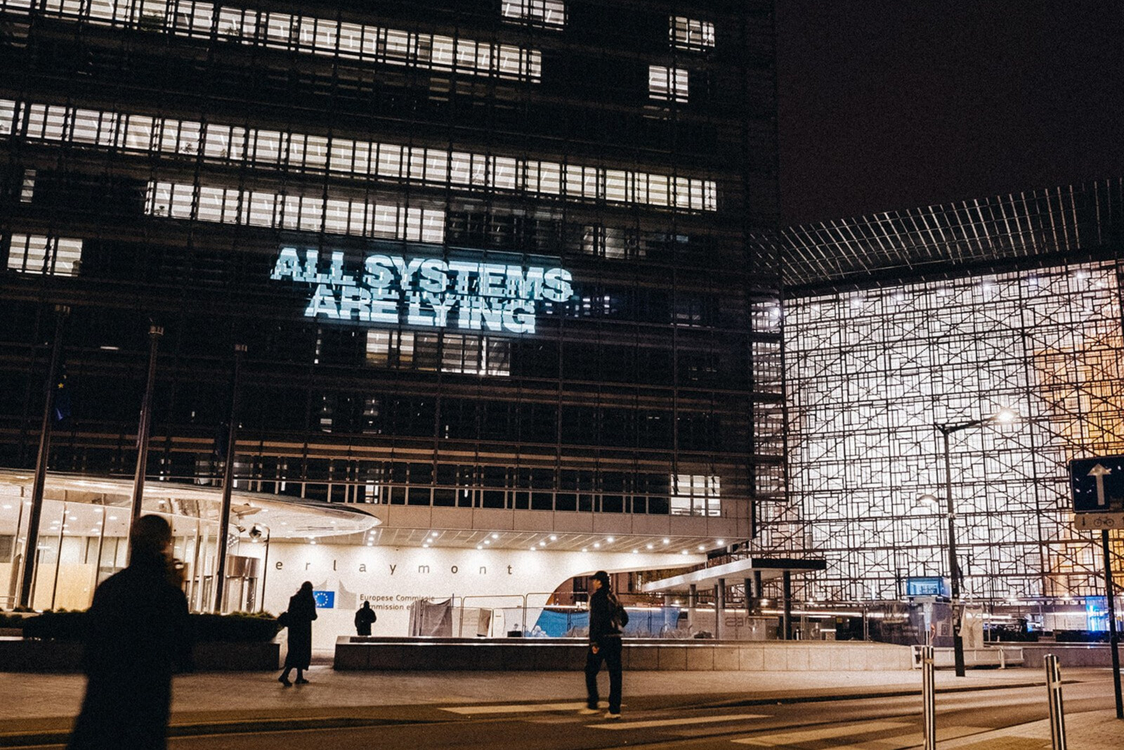 Soulwax verlicht Brussel en Gent met gigantische projecties
