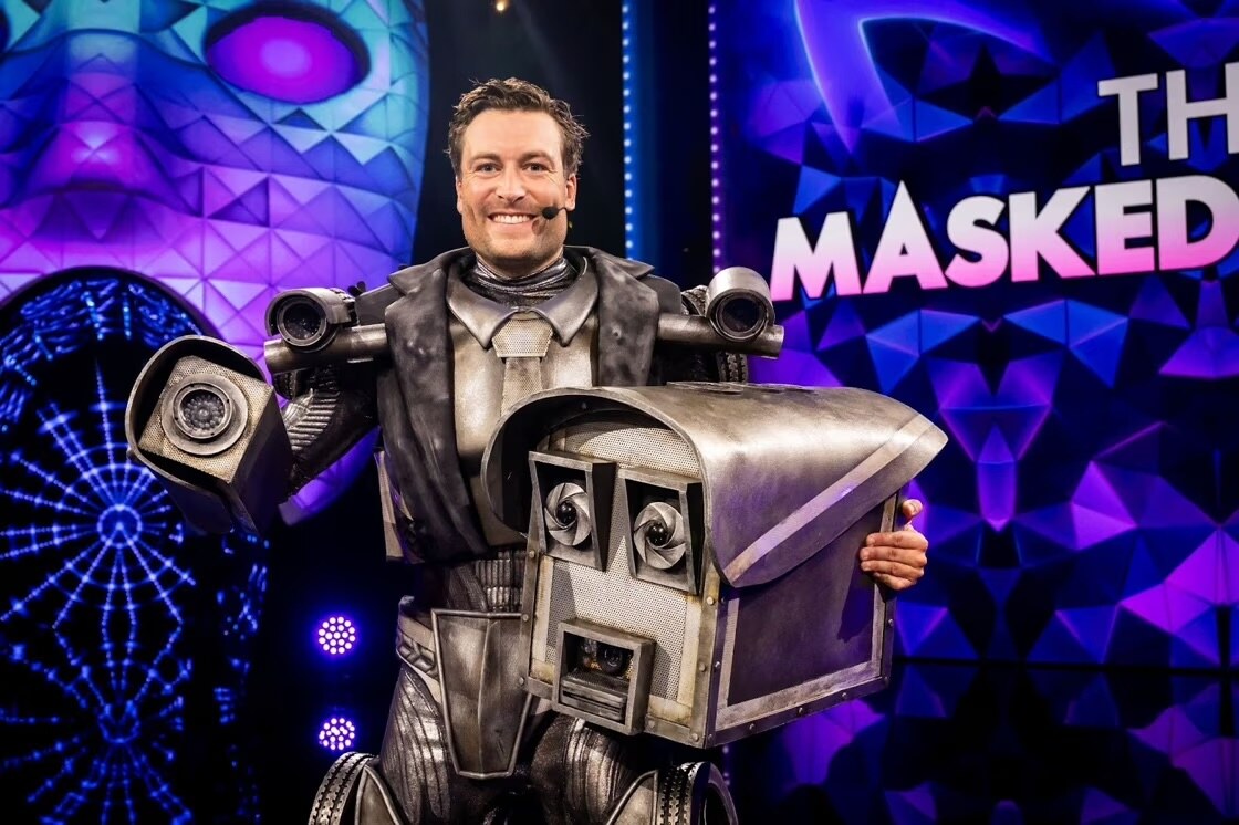 Niet geraden, wel ontmaskerd: Flitser is de eerste afvaller in The Masked Singer