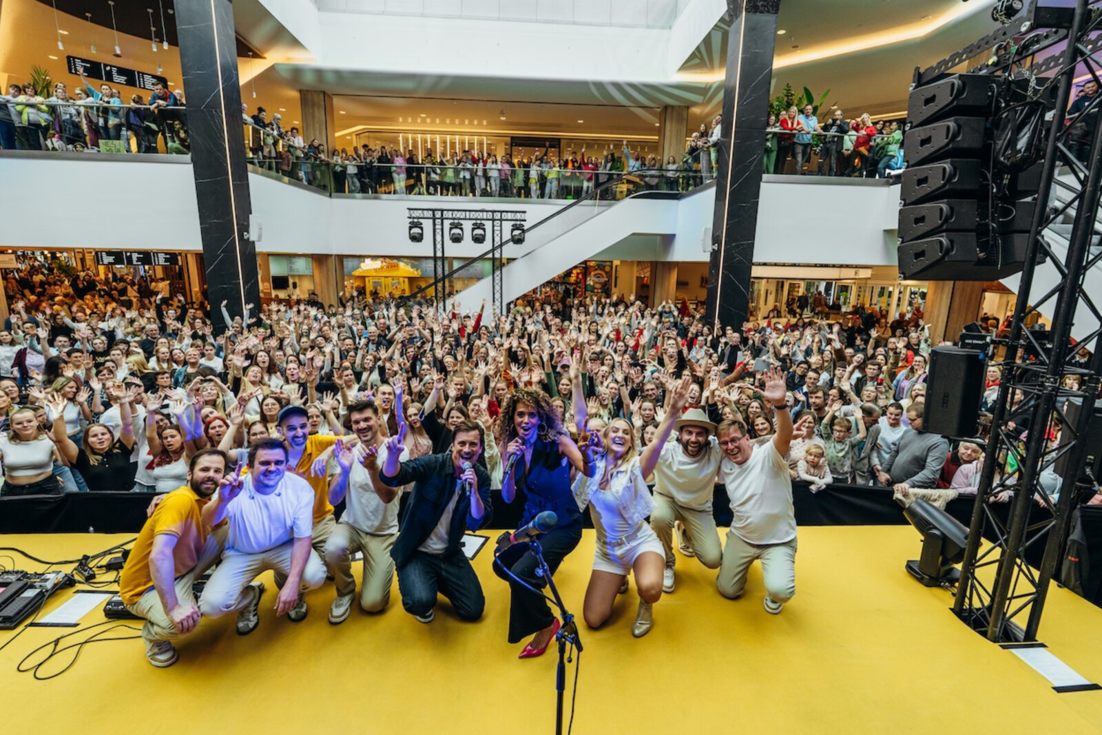 Niels Destadsbader trapt Shopping Festival af in vernieuwd Wijnegem Shopping Center