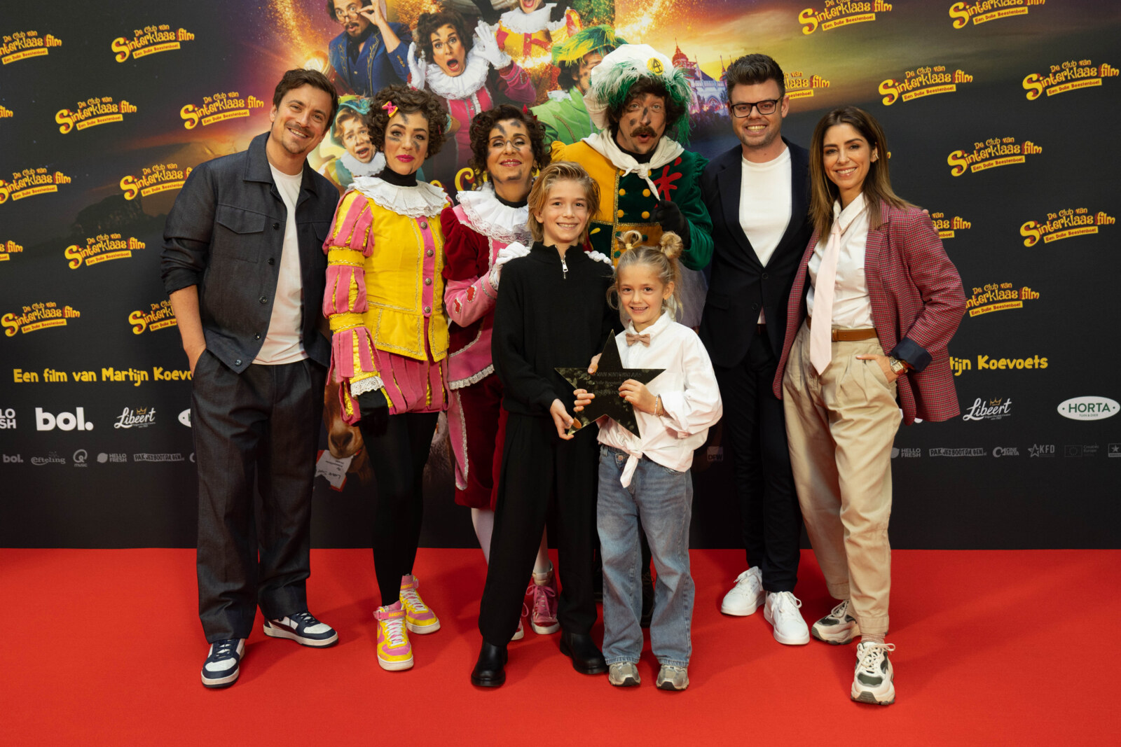 Niels Destadsbader en Kim Van Oncen schitteren op de première van De Club van Sinterklaas - Een Dolle Beestenboel