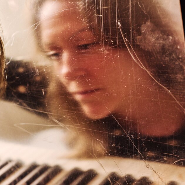 The Danish singer Nina Baun casts a nostalgic glance at a not-so-distant past with the single ‘Kan du huske’ from upcoming EP ‘Status’