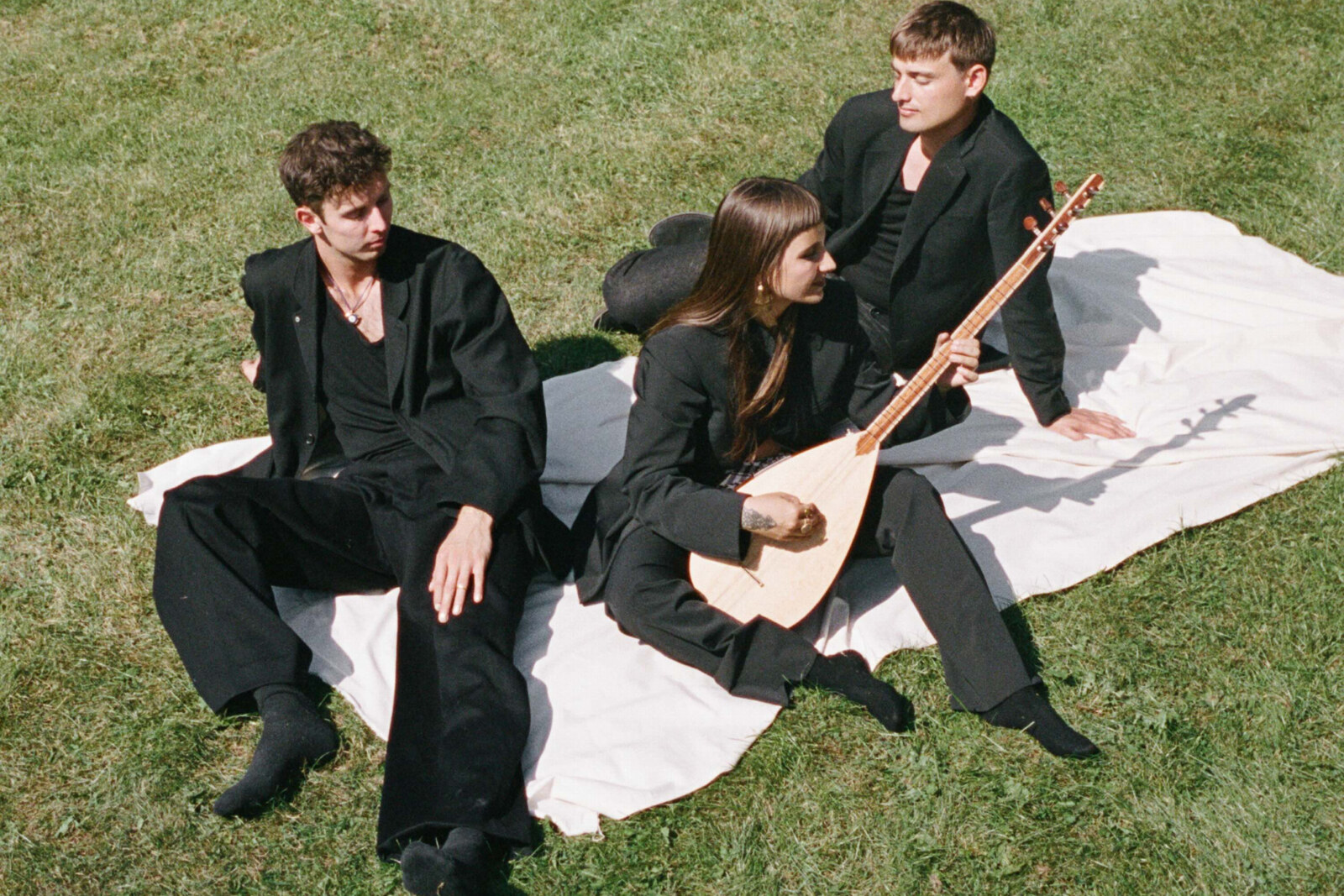 Danish/Turkish/Kurdish band AySay signs to V2 and releases new single 'Yârimsin'