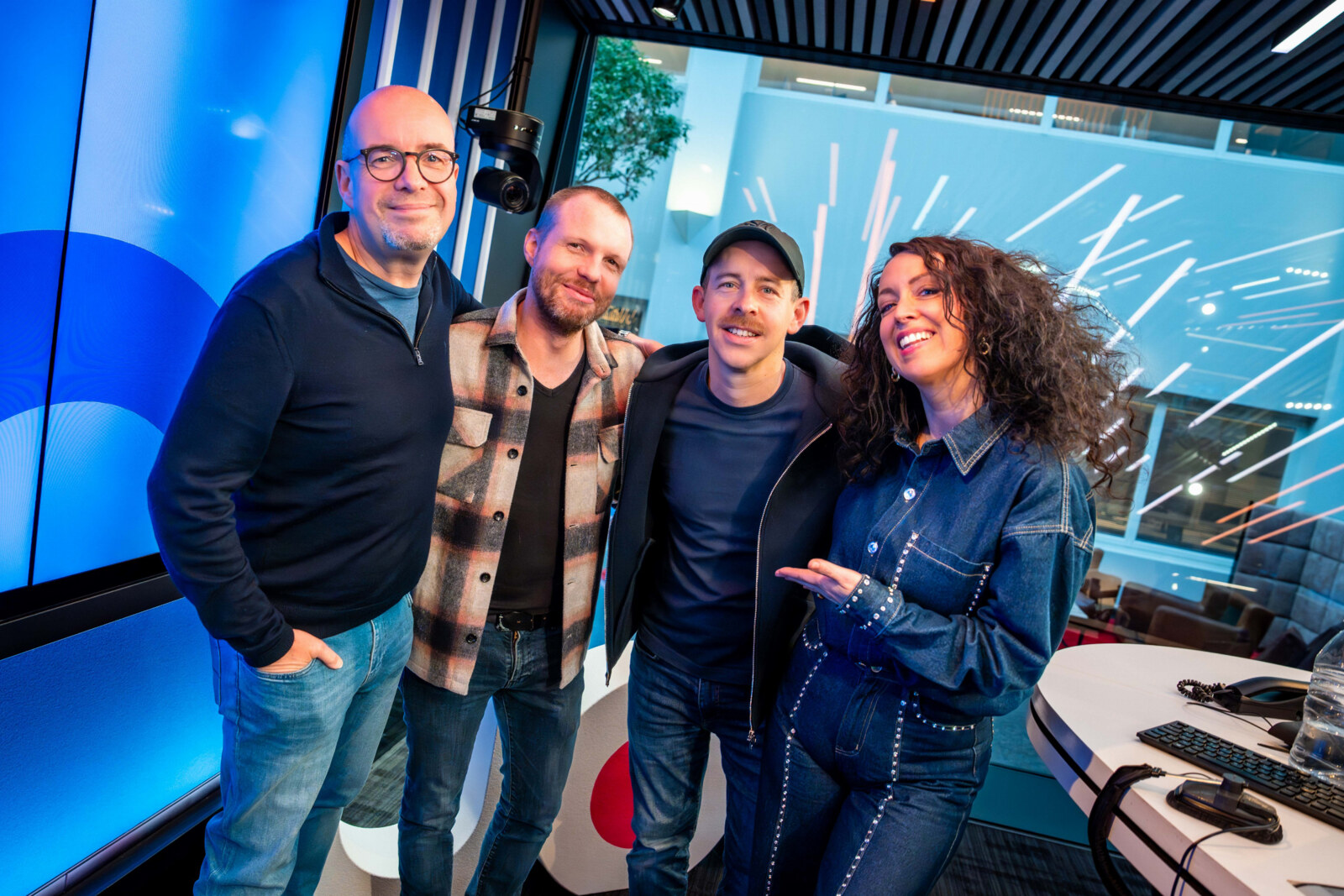Zaterdagochtend was nog nooit zo plezant: Jelle Cleymans & Jonas Van Geel trappen het weekend af in hun gloednieuwe radioshow bij JOE