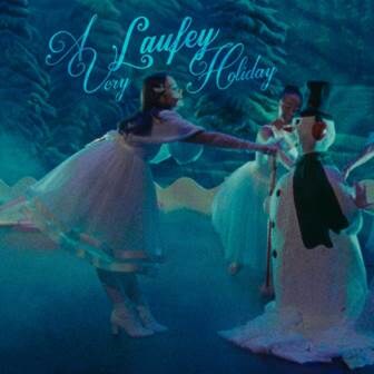 Laufey premieres cover of “Santa Claus Is Comin’ To Town”