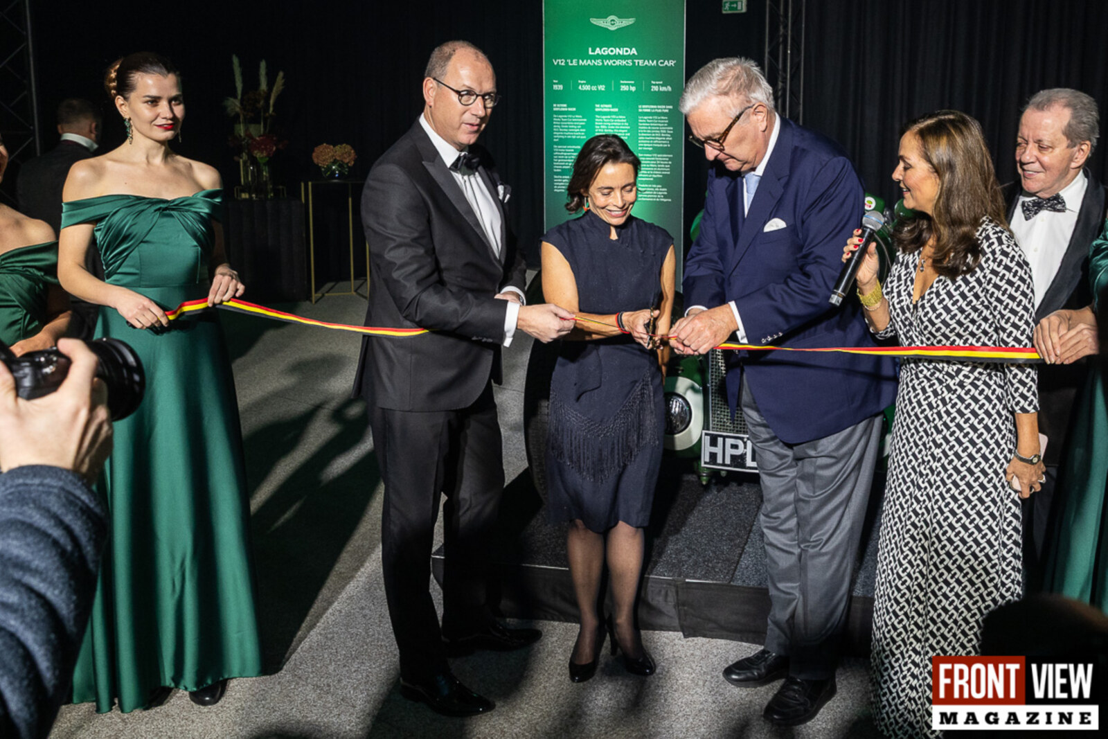 Prins Laurent opent feestelijk de 10de InterClassics Brussels: “Ik zie hier terug wagens met een ziel”