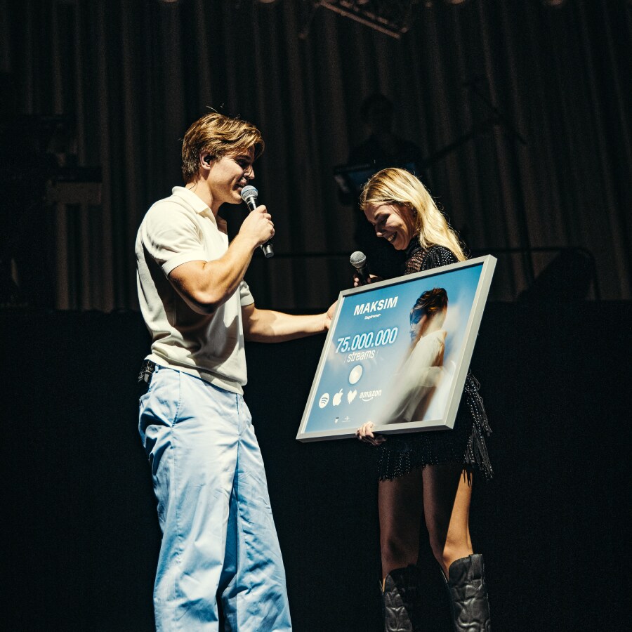 Twee keer Lotto Arena, award voor 75M streams én nieuwe kerstsingle voor MAKSIM!