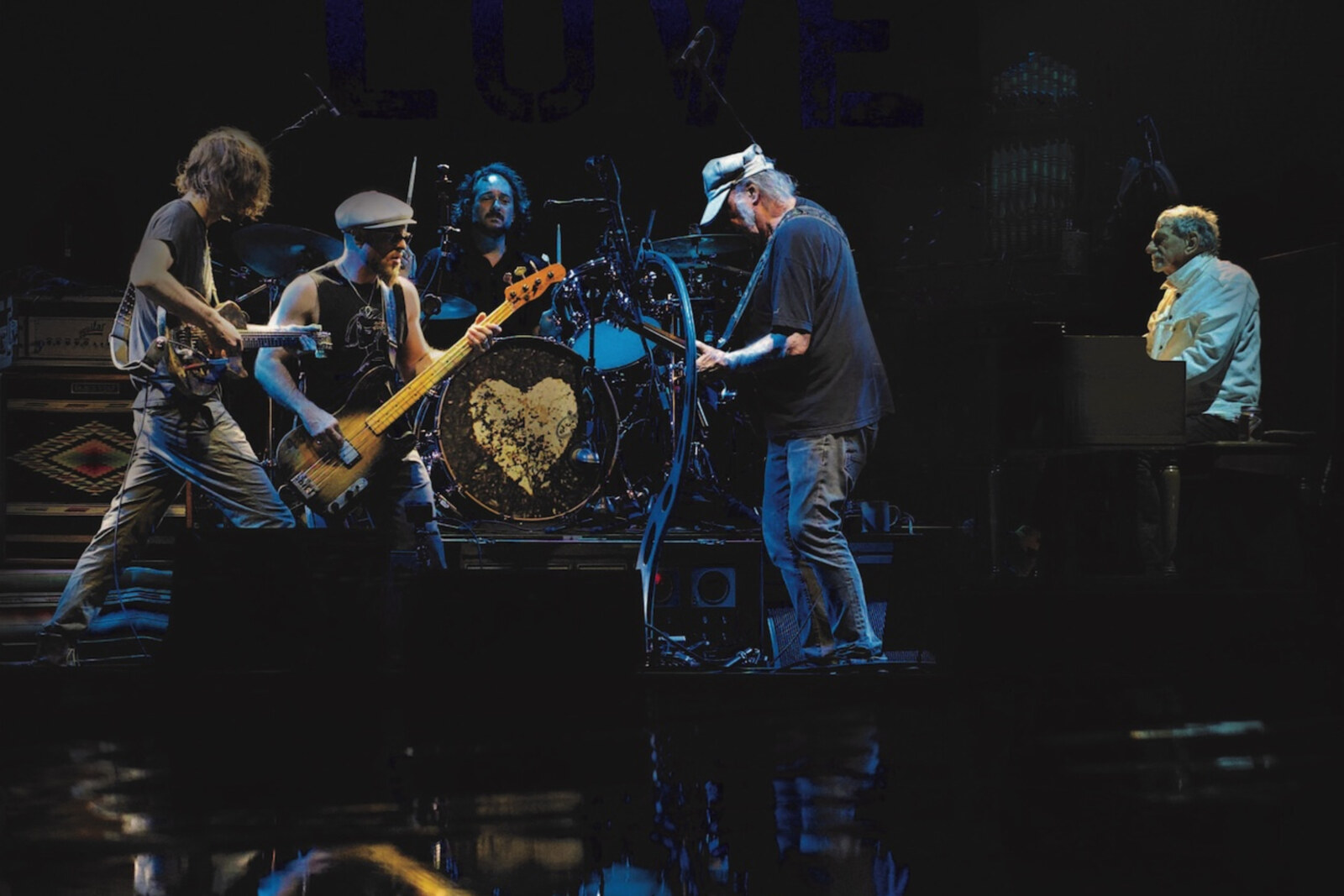 Neil Young and The Chrome Hearts op 8 juli met special guest Elvis Costello voor concert naar Weert