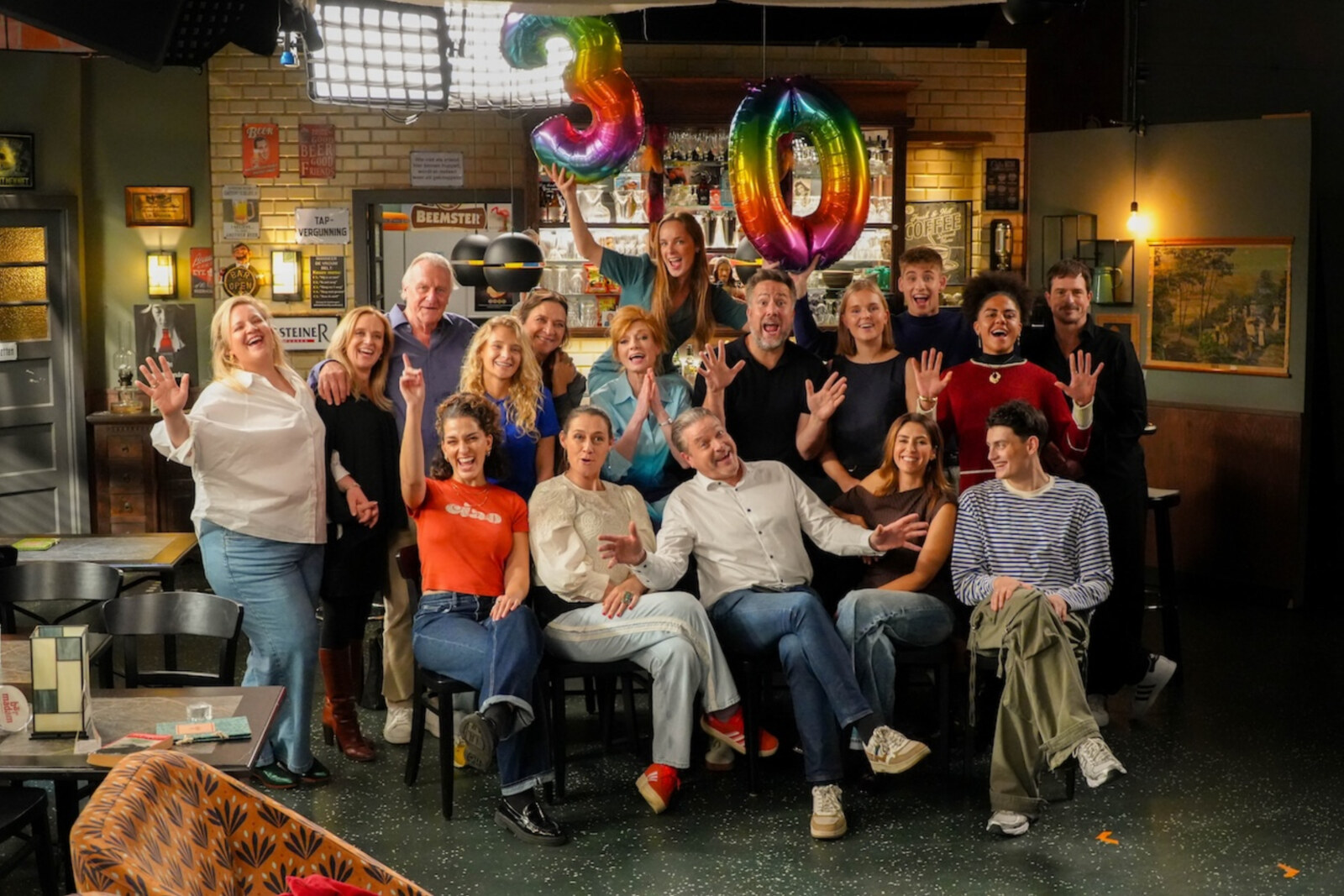 Nog 1 maand tot 30 Jaar Thuis! Dat is 1 maand lang de allerbeste, grappigste, aangrijpendste scenes, afleveringen en gebeurtenissen