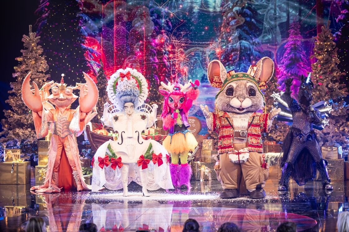Santa Claus is comin’ to The Masked Singer!