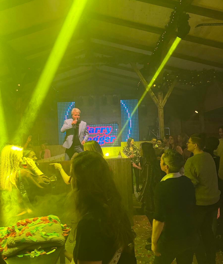 Lil’ Kleine zet de toon, Garry Hagger verrast op Ladies Night in de Tieltse Wünderbar
