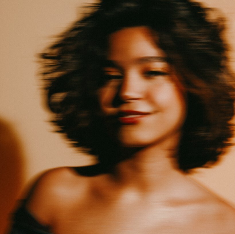 Mari Froes lanceert single Momento  